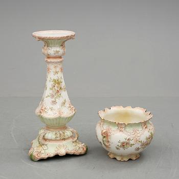 PIEDESTAL MED YTTERFODER, flintgods. England, 1800-talets slut.