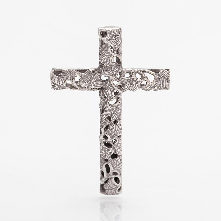 A Carrera y Carrera cross pendant in 18K whitegold.