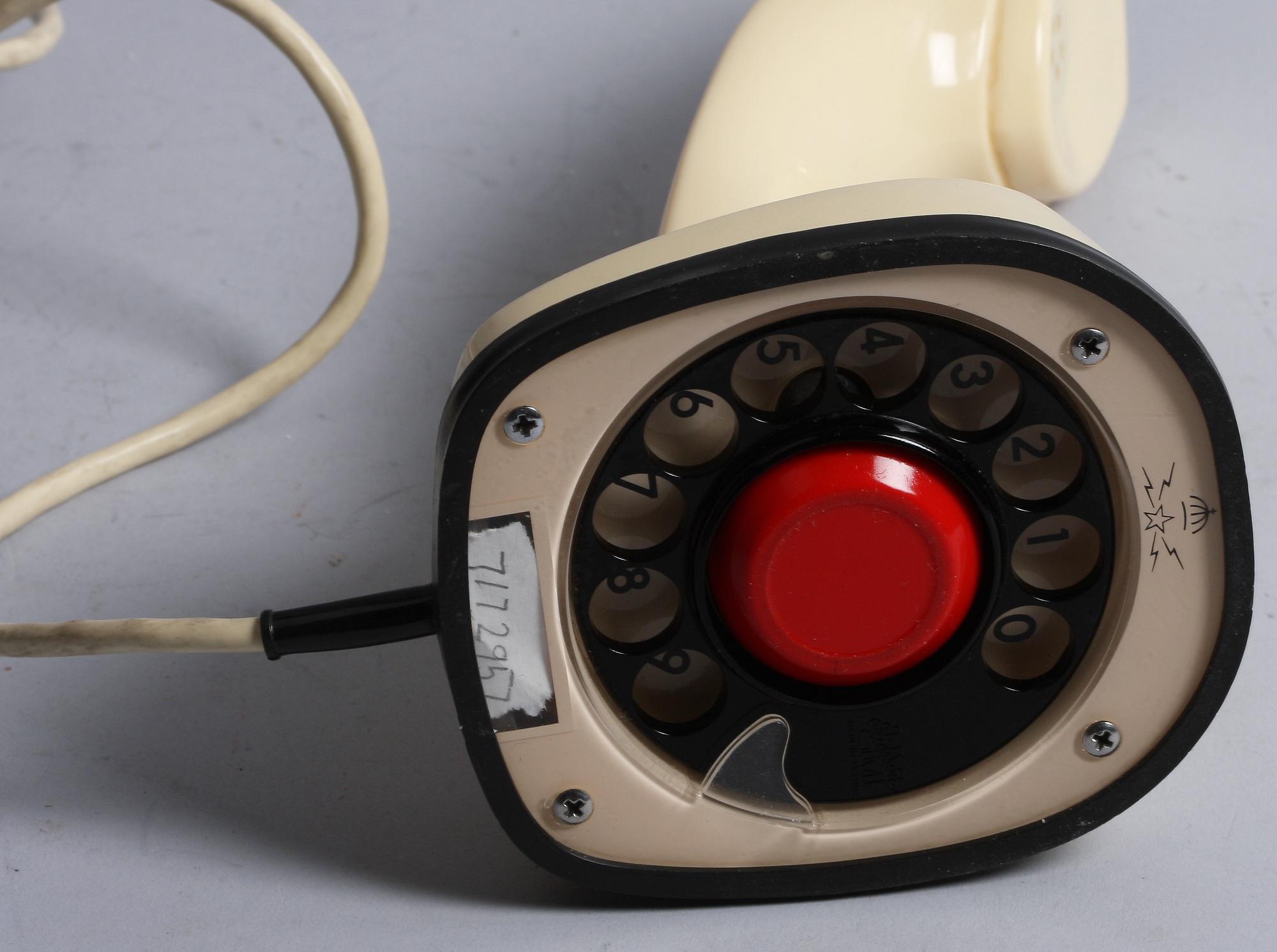 TELEFON, "Cobra", Ericofonen, design Hugo Blomberg. Ralph Lysell och Gösta Thames (1953 - 1954).