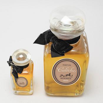 "Caléche", factices, two perfumebottles.