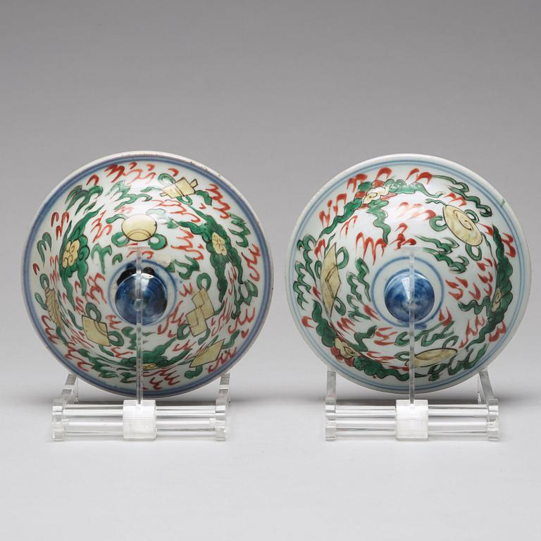 Two Transitional Wucai Baluster vases and covers, 17th Century.