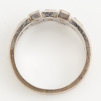 Ring, Engelbert, 18K vitguld med briljantslipade diamanter.