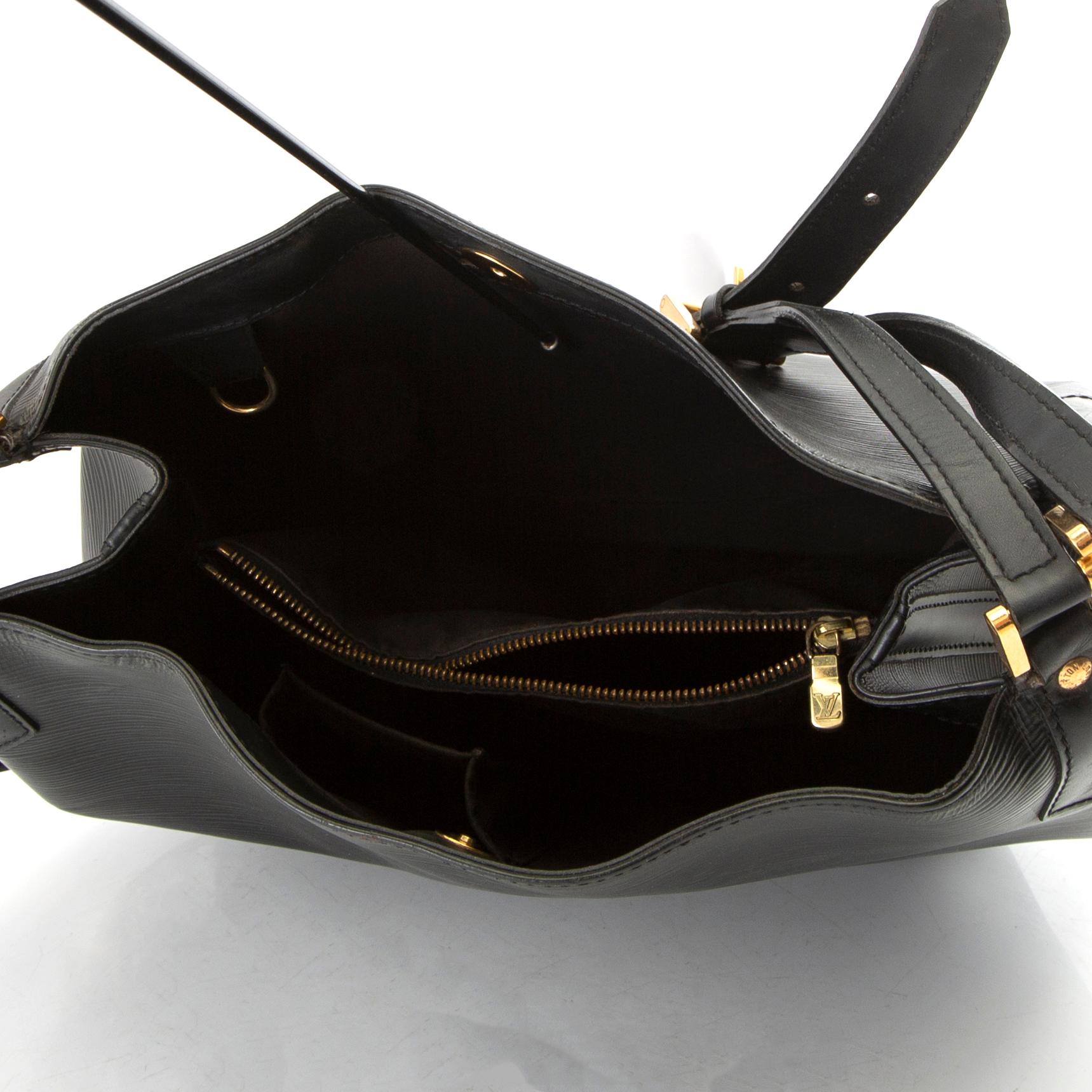 Louis Vuitton,.