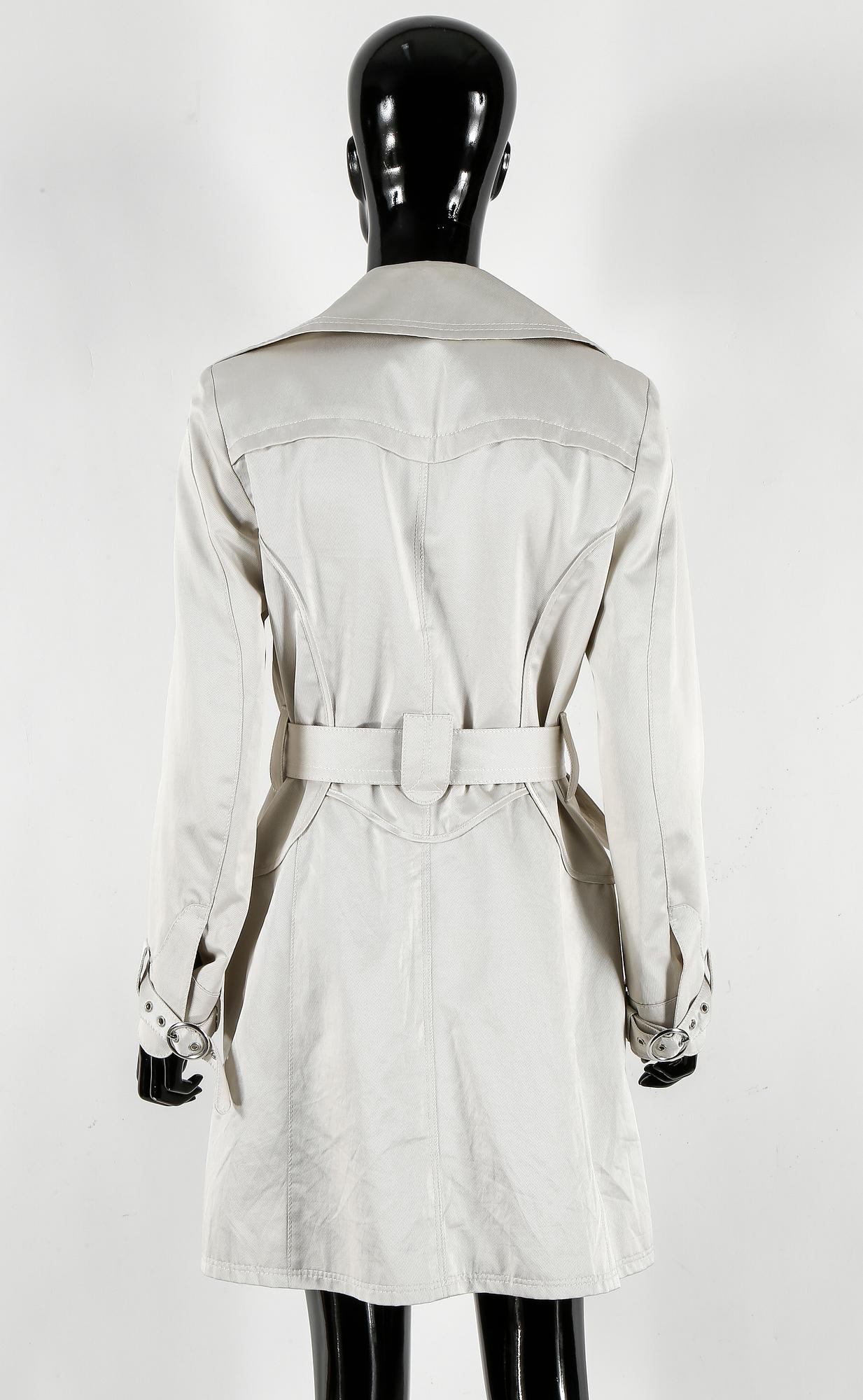 TRENCHCOAT, Laurèl.