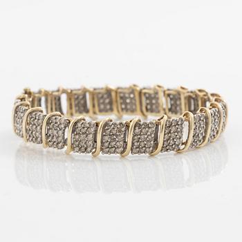 Bracelet 10K gold with brilliant-cut diamonds.