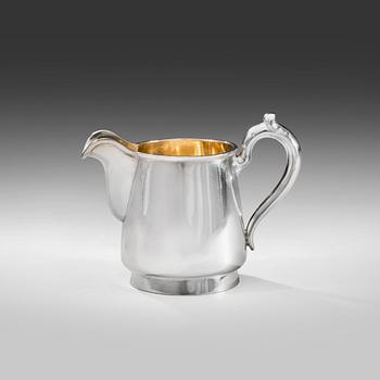 279. A RUSSIAN MILK JUG. РУССКИЙ МОЛОЧНИК.