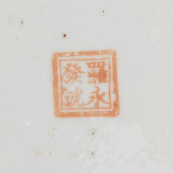 A group of two famille rose jars with covers, Qing dynasty, late 19th century.