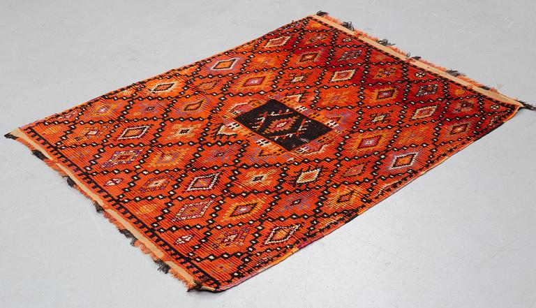 Matto, semi-antique Moroccan, ca 163 x 116-119 cm.