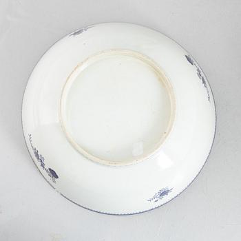 Två bålskålar, porslin, Kina, Qingdynastin, 1700-tal.