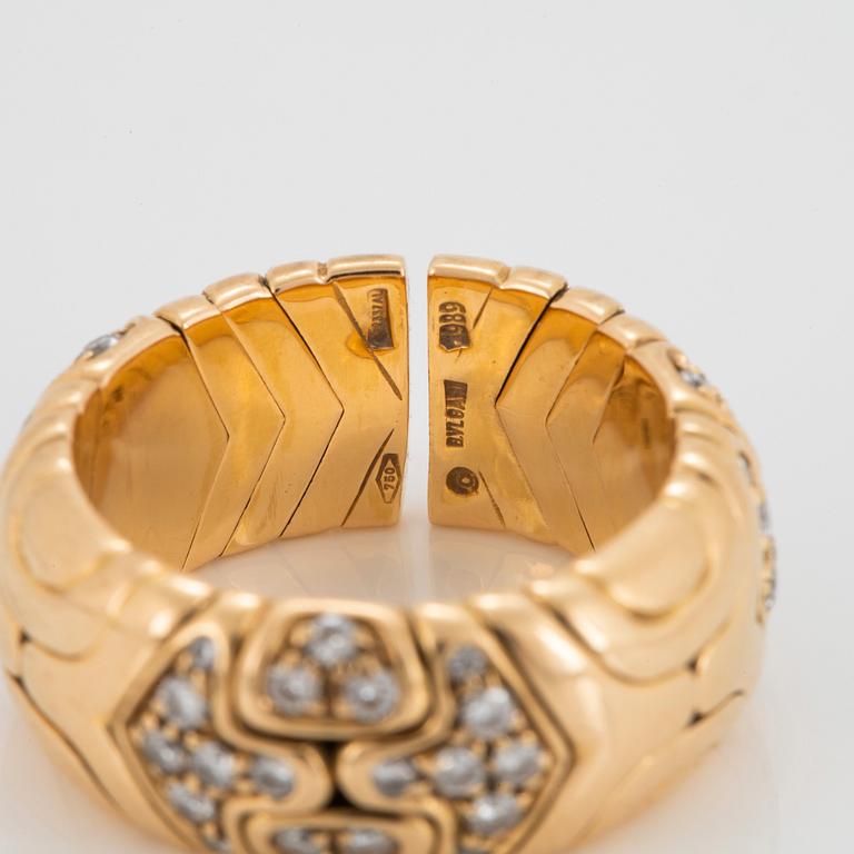 A Bulgari "Alveare" ring in 18K gold set with round brilliant-cut diamonds with a total weight of ca 0.60 ct.
