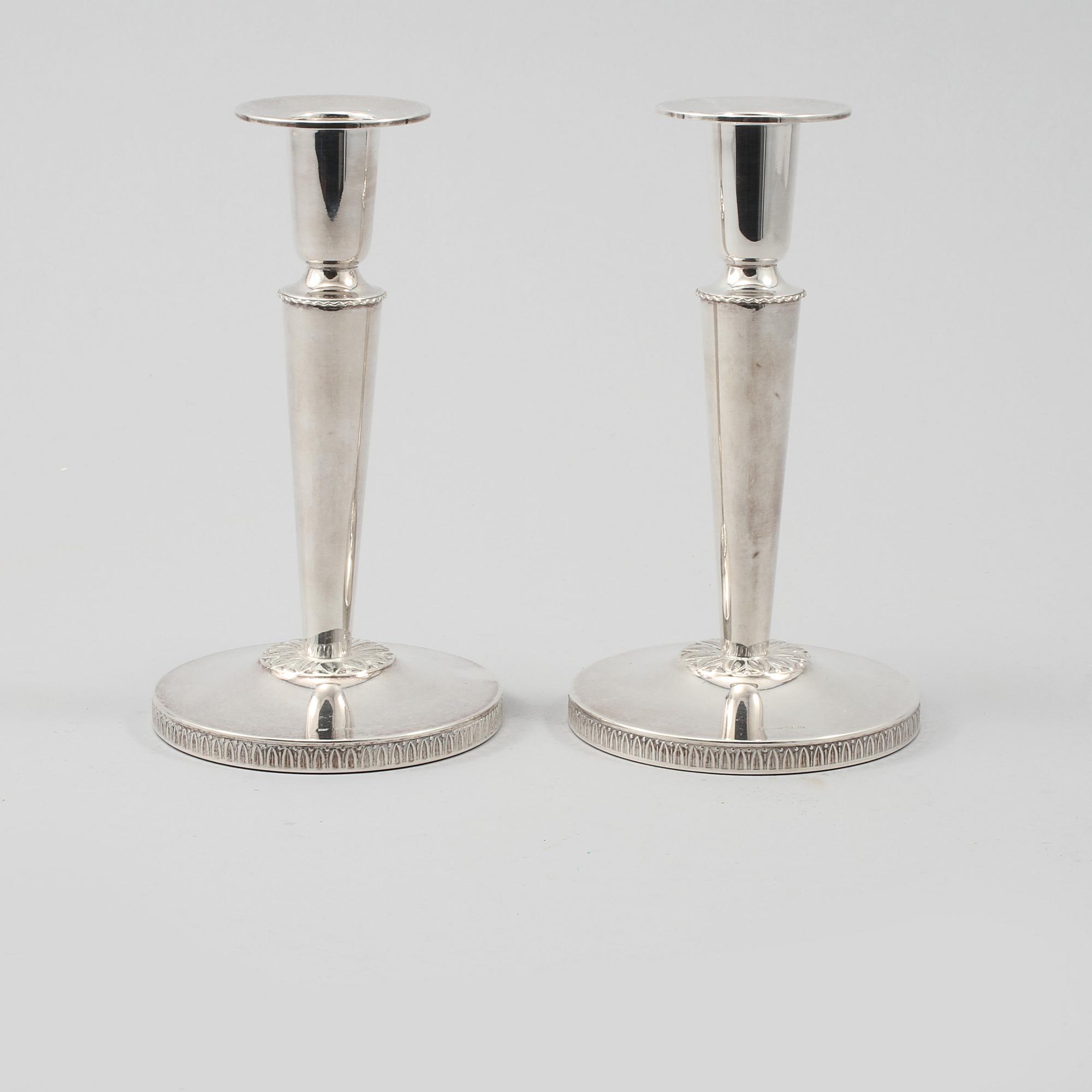 LJUSSTAKAR, ett par, silver, Sverige, stämplade 1972 respektive 1974.