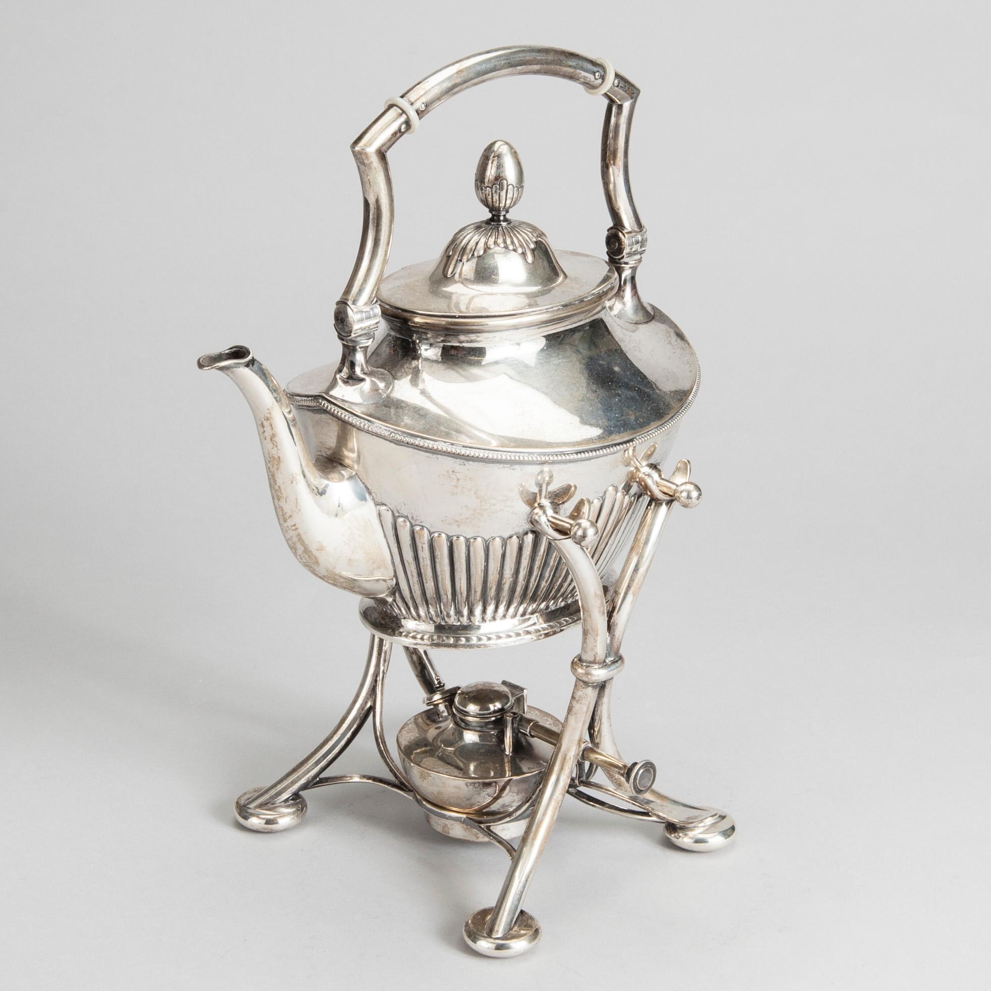 TEKANNA MED RECHAUD, silver, K. Andersson, Stockholm 1905. Vikt 1493 g.