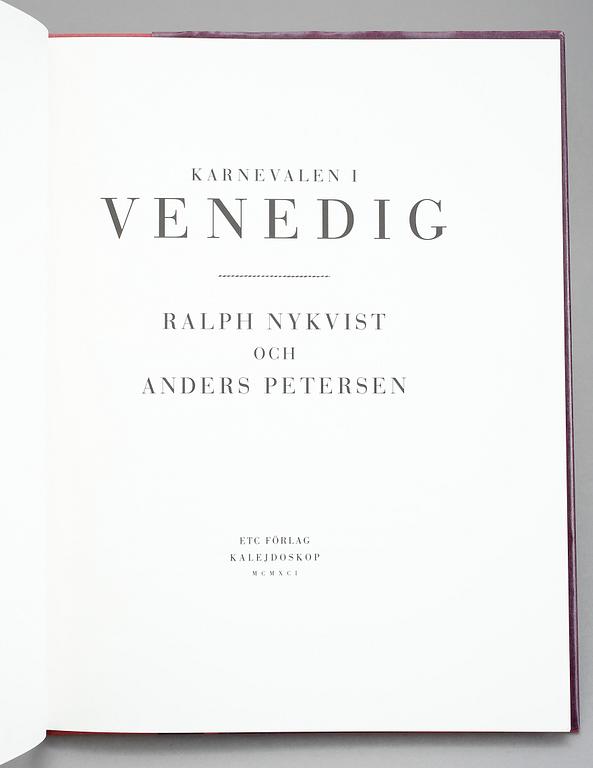 BOK, Karnevalen i Venedig, Fotografier av Ralph Nykvist och Anders Petersen.