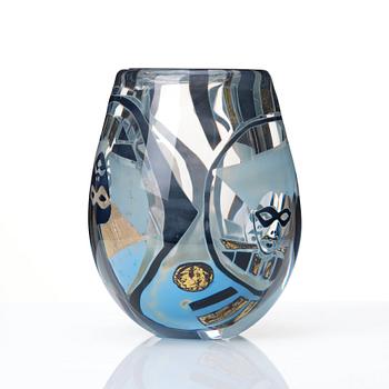 Hanne Dreutler, 'Il Capitano', a 'guldgraal' glass vase, Studio Åhus, Sweden  nr 122, ed 1/20, 1989.