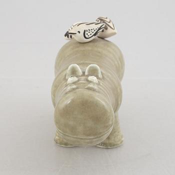 Lisa Larson, figurin, stengods, "Flodhäst med fåglar", Gustavsberg 1966-1970.