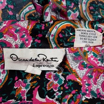 OSCAR DE LA RENTA, a paisly printed blouse. Size US 10.