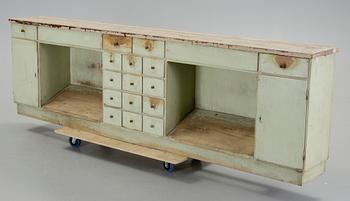FRISÖRBÄNK / SIDEBOARD, 1900-talets första hälft.