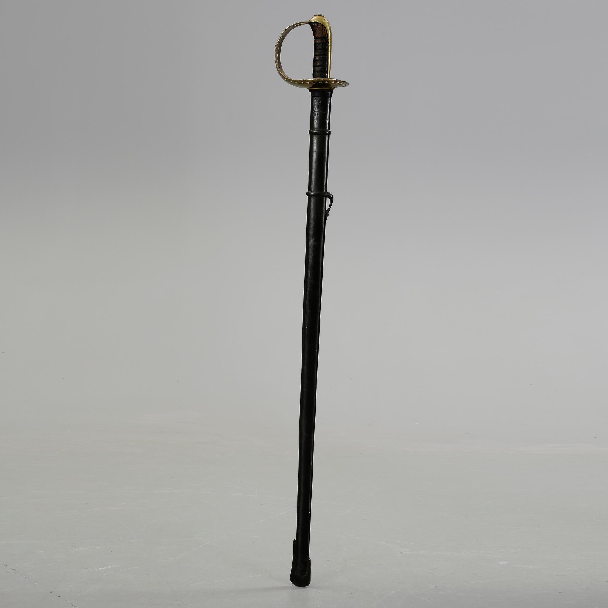 SABEL, för manskap vid kavalleriet, m/1893, samt TRÄNINGSSABEL, omkring år 1900.