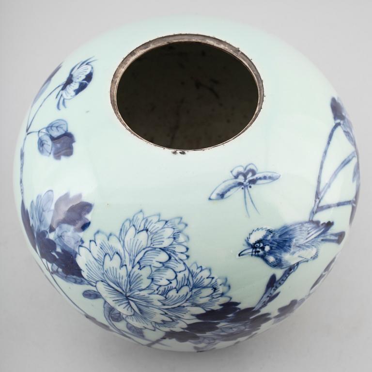LOCKURNA, porslin, Kina, sannolikt 1800-tal.