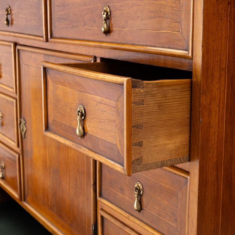 Cabinet, first half of  18th century.