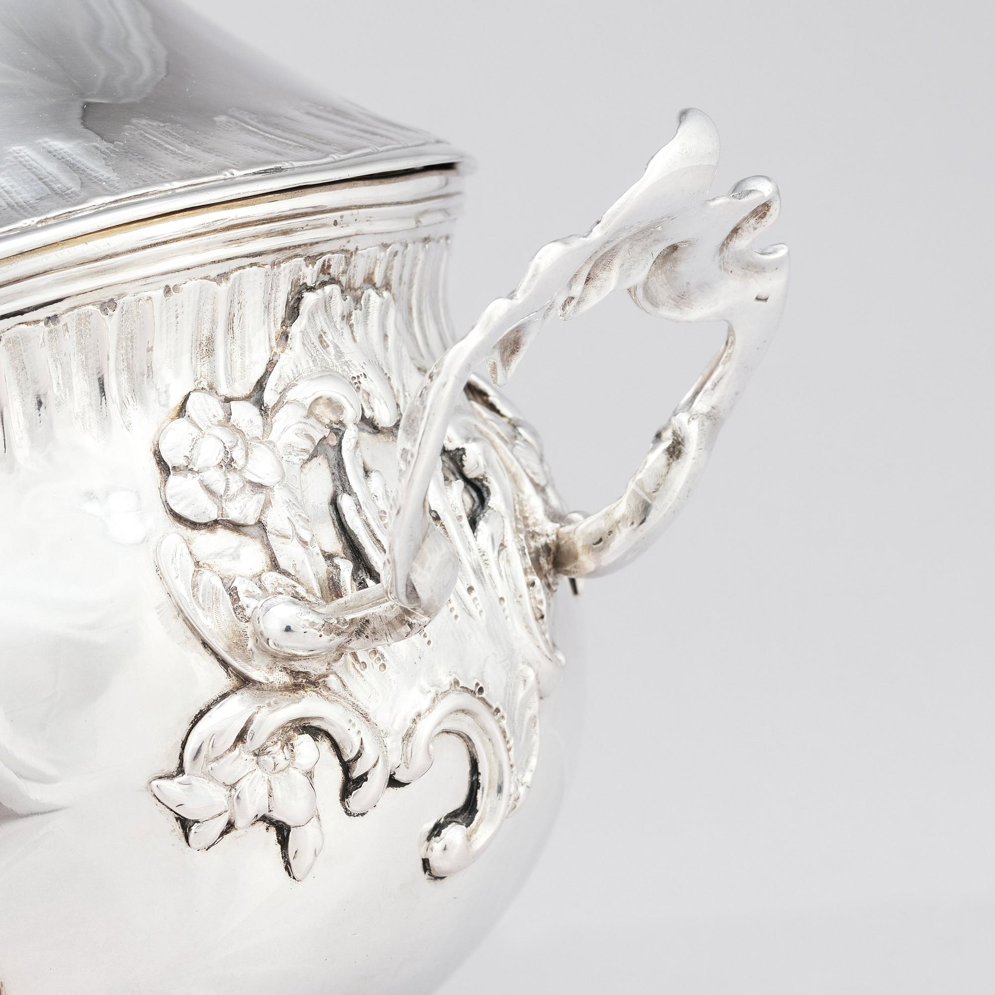 Daniel Lundgren, terrin med lock, silver (verksam Reval 1771-83). Rokoko.