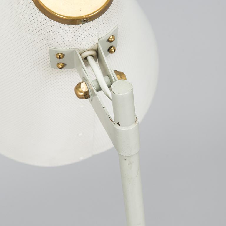 Lisa Johansson-Pape, lattiavalaisin, malli 30-001 Stockmann Orno 1900-luvun puoliväli.