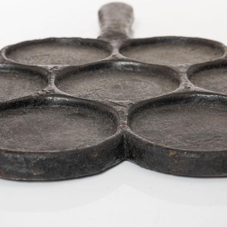 Plättjärn, två stycken, Sverige, 1700- / 1800-tal.