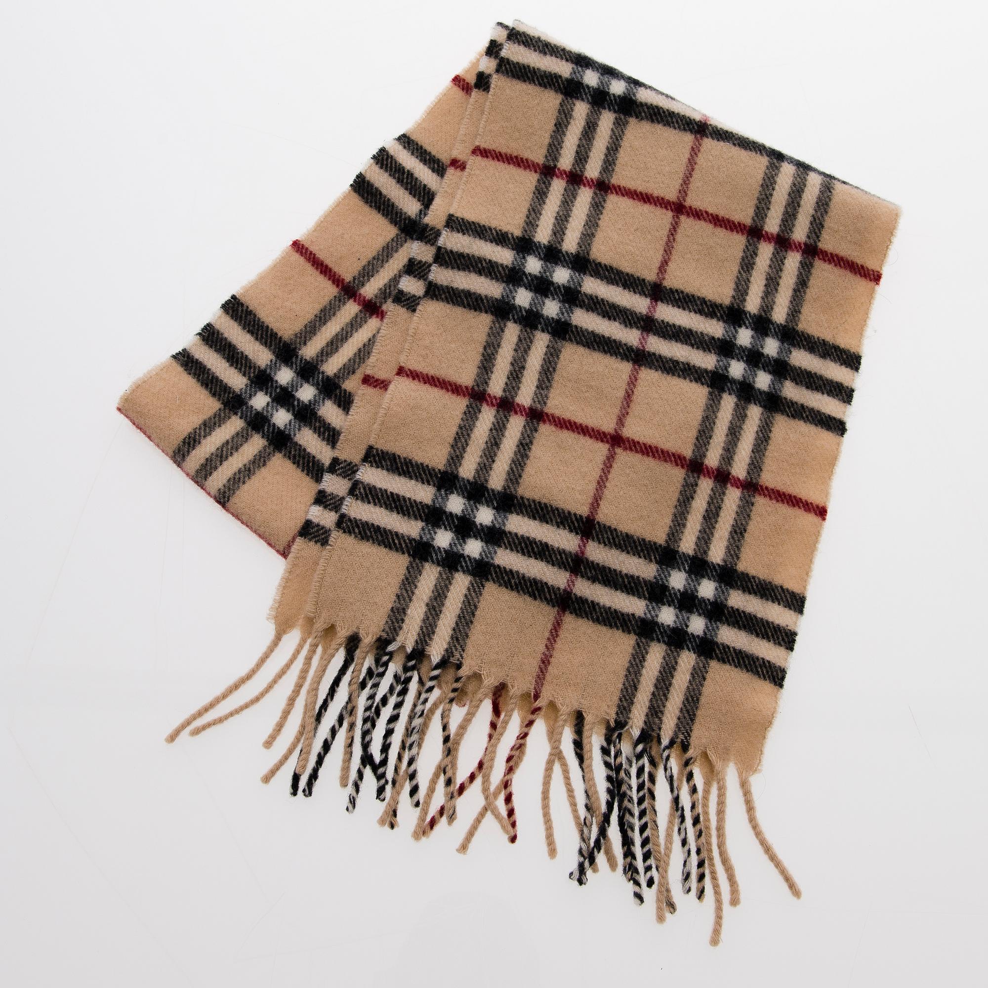 A Burberry lambswool scarf. Bukowskis
