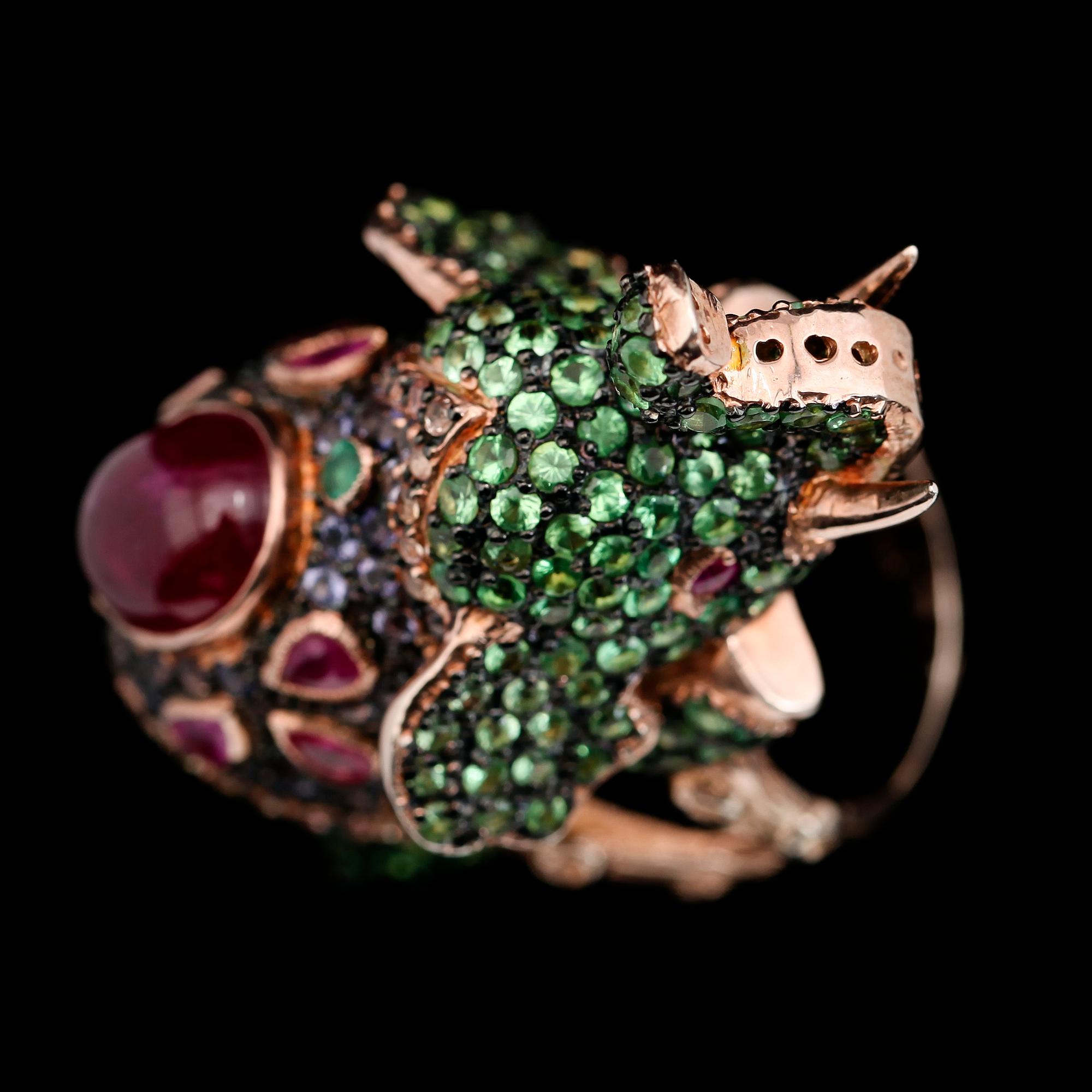 RING, silver förgyllt i 18K roséguld, tsavoriter, rubiner och safirer.