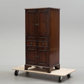 SKÅP, engelsk stil, 1900-talets slut.