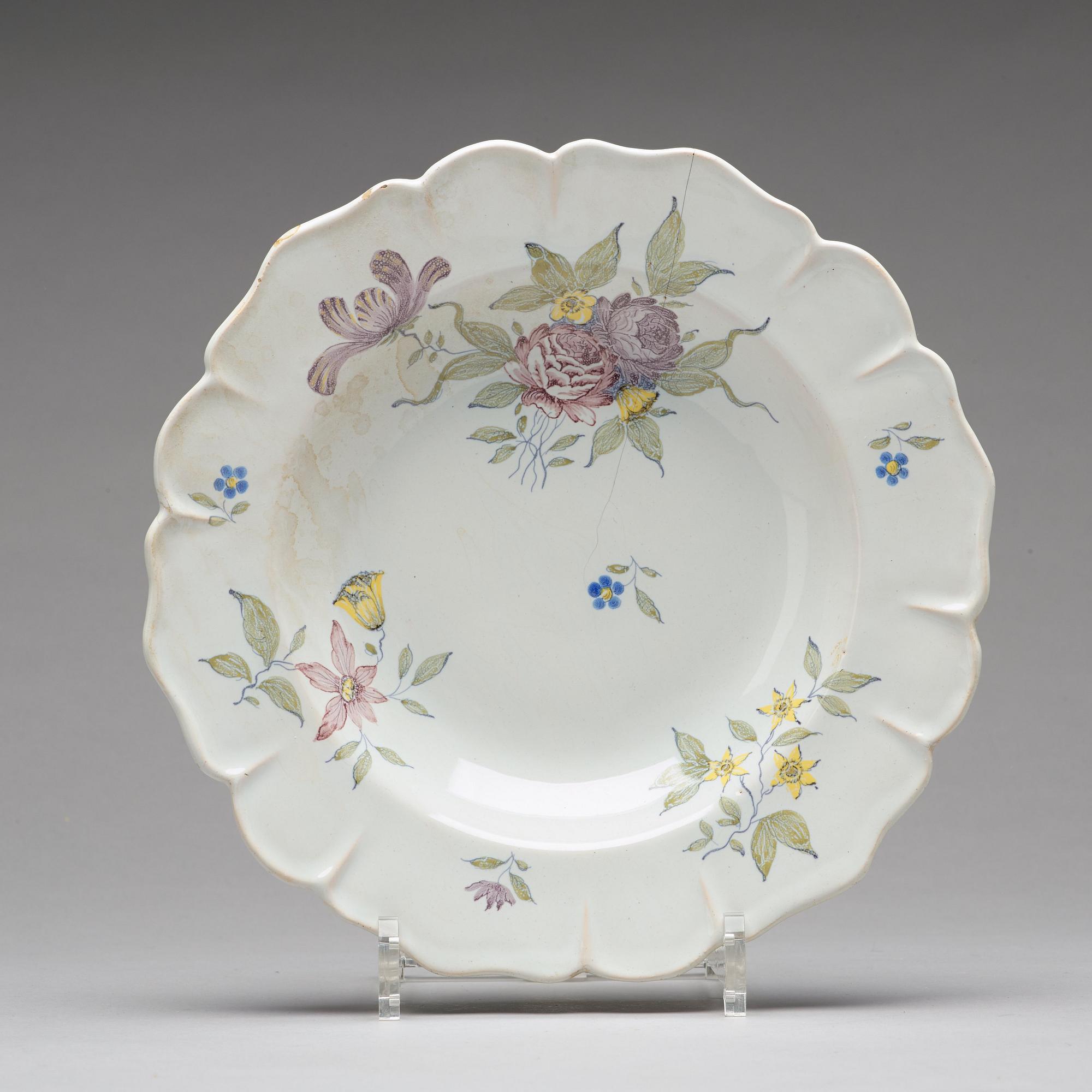 TALLRIKAR, nio stycken, fajans. Rörstrand, 1700-tal.