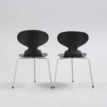 STOLAR, ett par, "Myran", Arne Jacobsen för Fritz Hansen, Danmark, 1900-talets mitt.