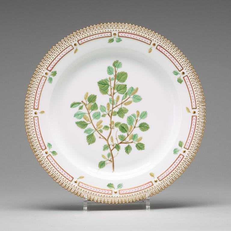 TALLRIKAR/FAT,  åtta stycken, porslin. "Flora Danica", Kungl. Dansk, 1900-tal.