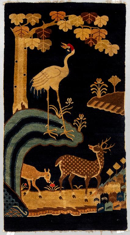 A RUG, semi-antique Baotou, China, ca 165 x 87 cm.