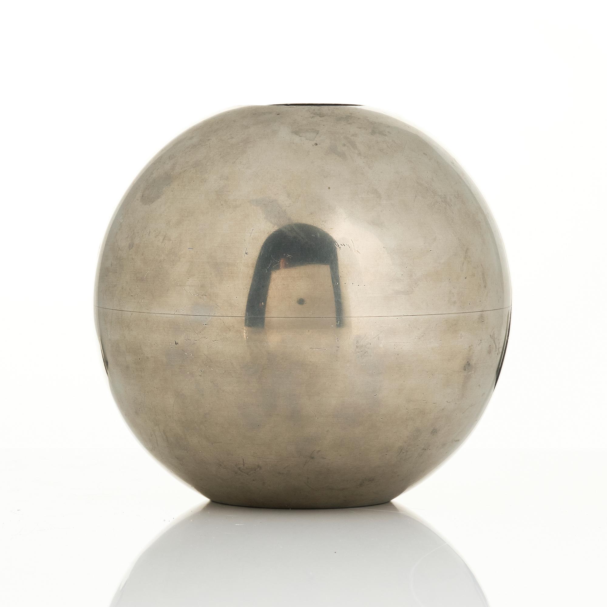 Sylvia Stave, vaser, två stycken, C.G. Hallberg, Stockholm, 1930-tal.