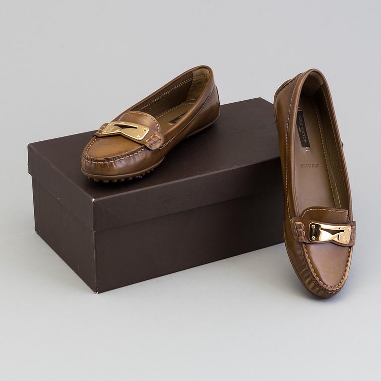 LOUIS VUITTON, a pair of leather loafers, size 36½.