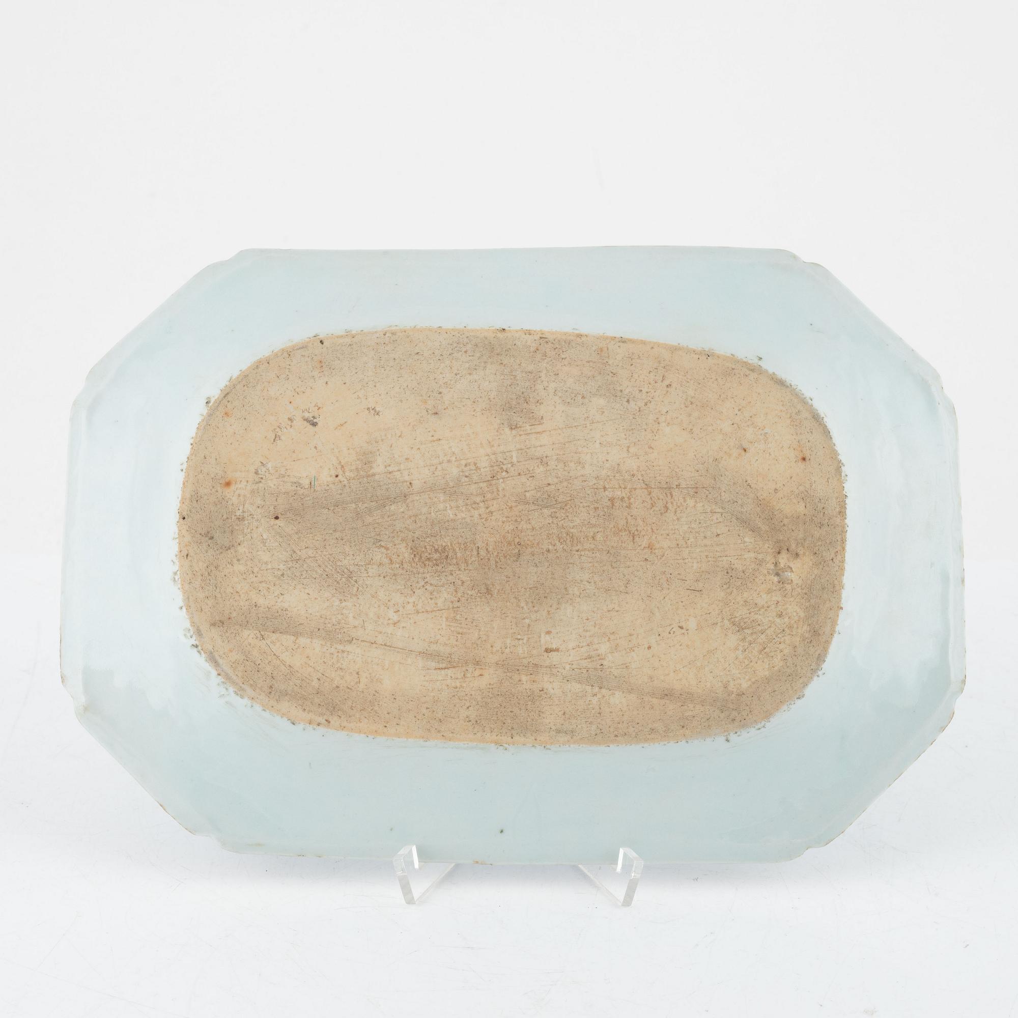 Stekfat, porslin, Kina, Qianlong (1736-95).