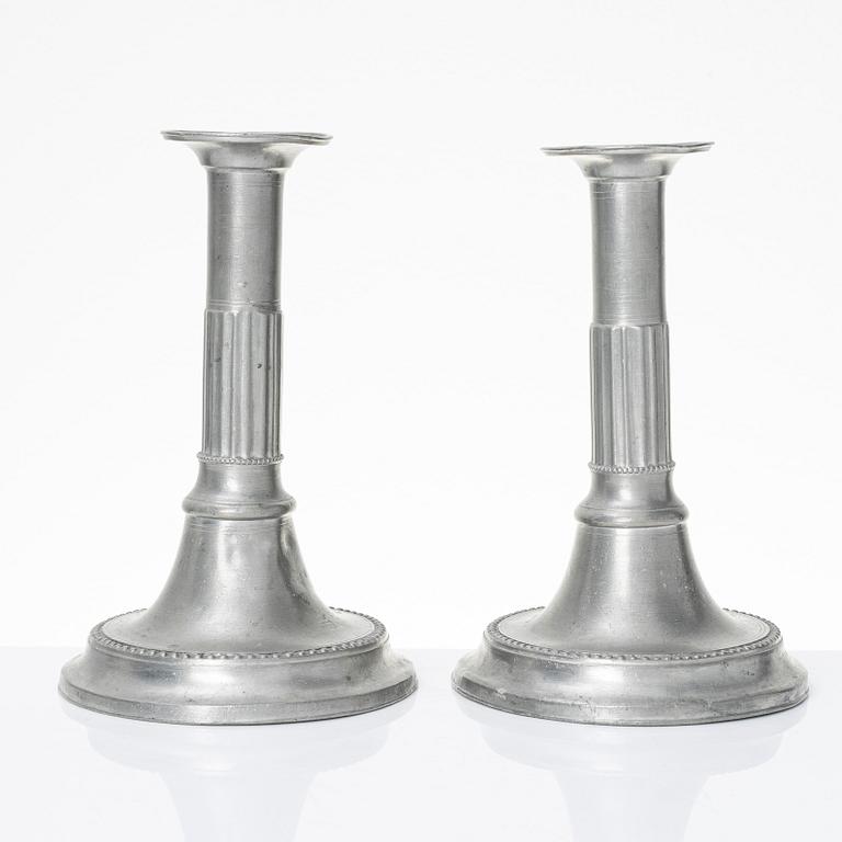 Ljusstakar, 2 par, tenn, bl.a. Israel Berglund, Malmö, 1800-tal.