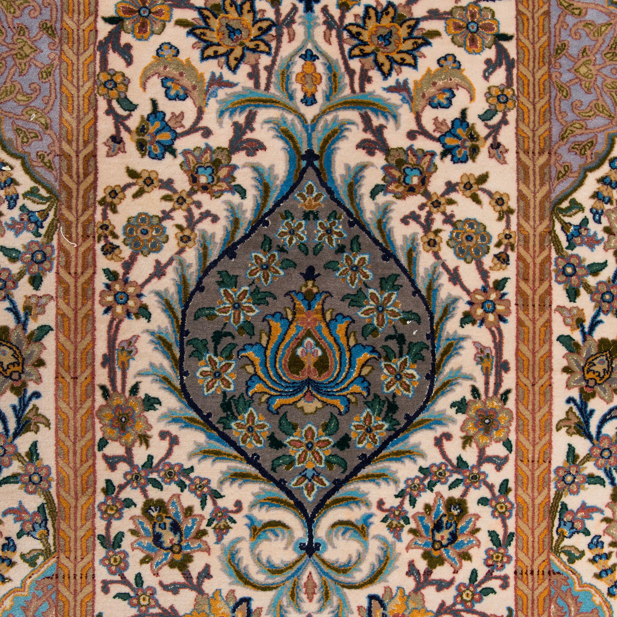Matto, semiantiikkinen Isfahan, Keski-Persia, n. 240 x 156 cm.
