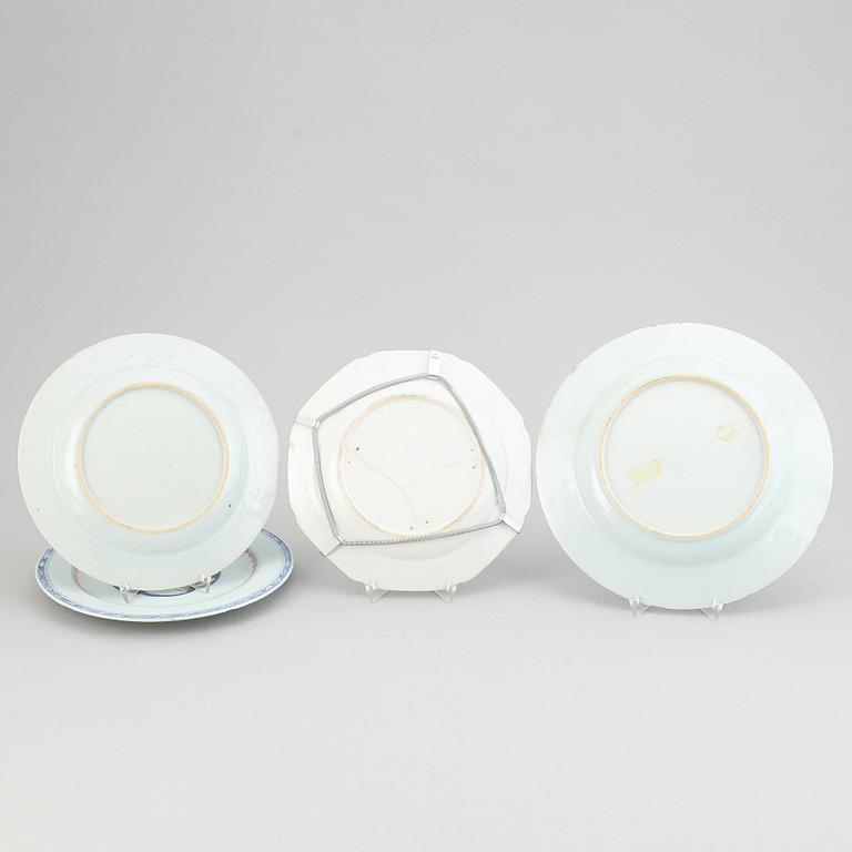 Four blue and white and famille rose export porcelain dishes, Qing dynasty, Qianlong (1736-95).
