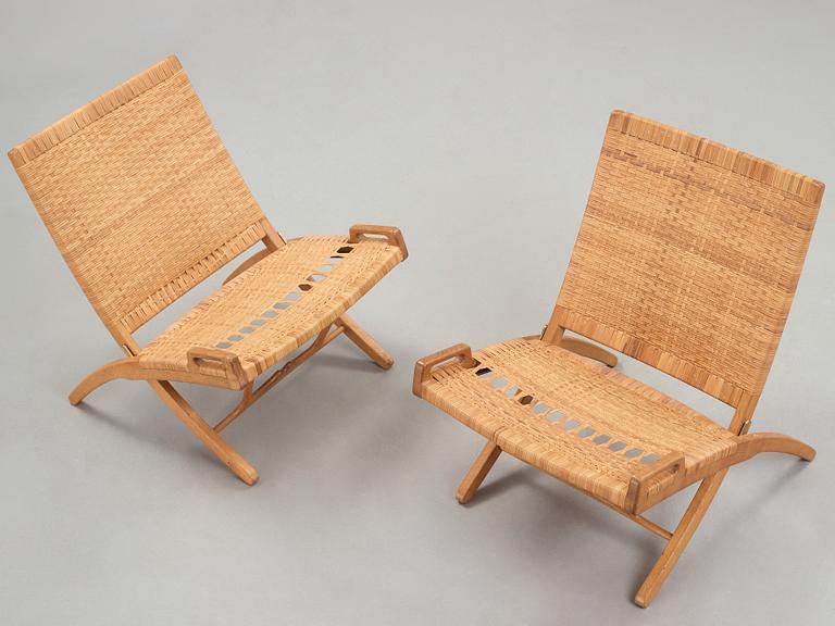 Hans J. Wegner, a pair of model 512 oak 'Folding Chairs' executed by Johannes Hansen, Denmark 1950's.