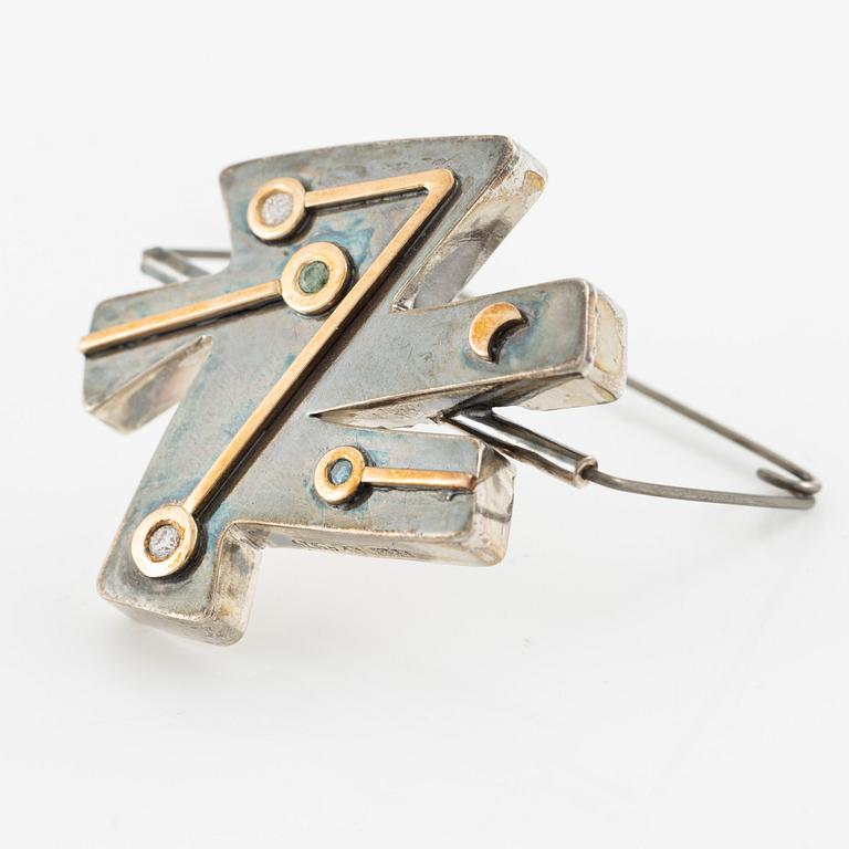 Jan-Christer Lundqvist, brooch, silver with decoration in gold and diamonds, Skövde.