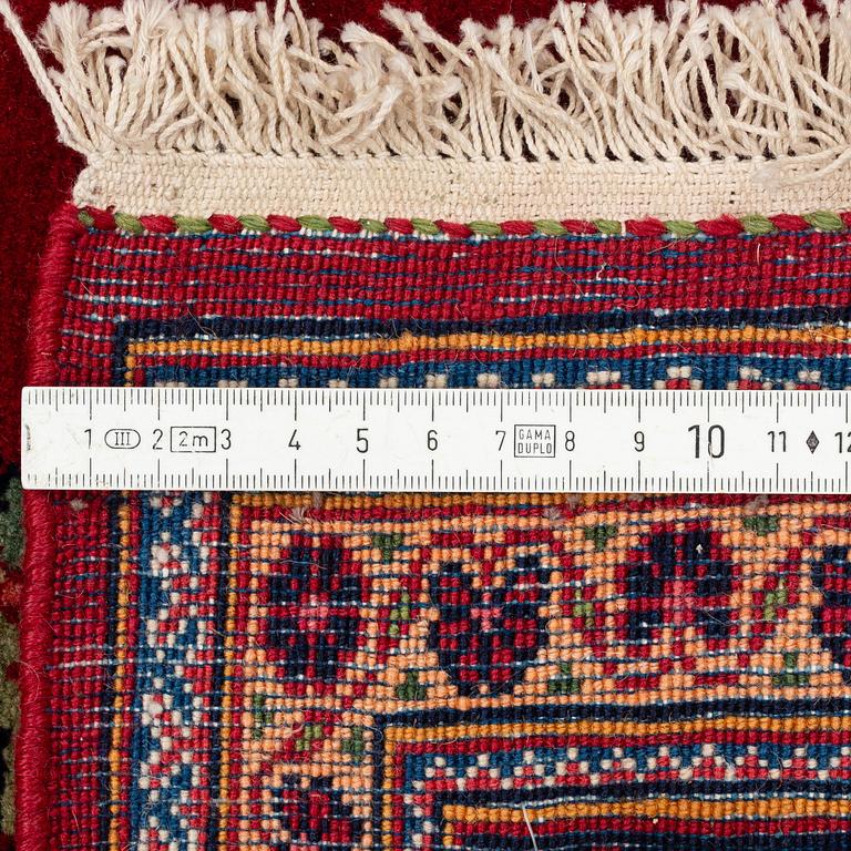 Matta, semiantik Keshan, ca 212 x 134 cm.