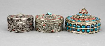 DOSOR, 3 st, silver resp vitmetall, koraller, turkoser, Tibet.