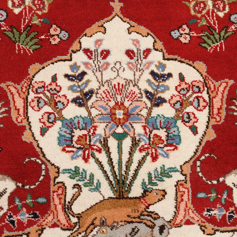 A Kashmar rug, ca 280 x 185 cm.