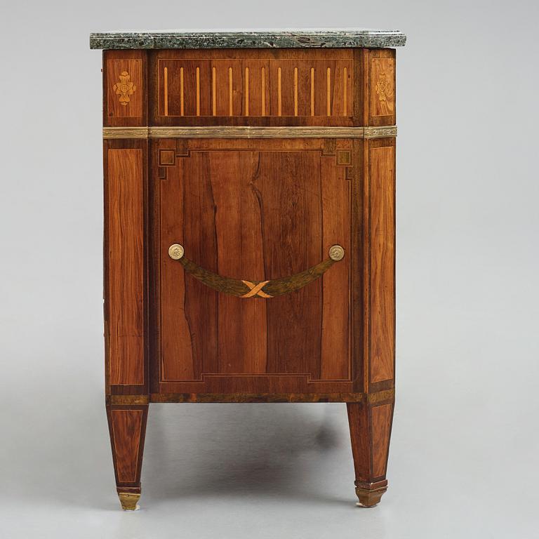 A Gustavian commode by G Foltiern (master in Stockholm 1771-1804), late 18th century.