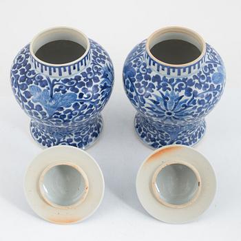 Lock urns, a pair, porcelain, China, 20th century.