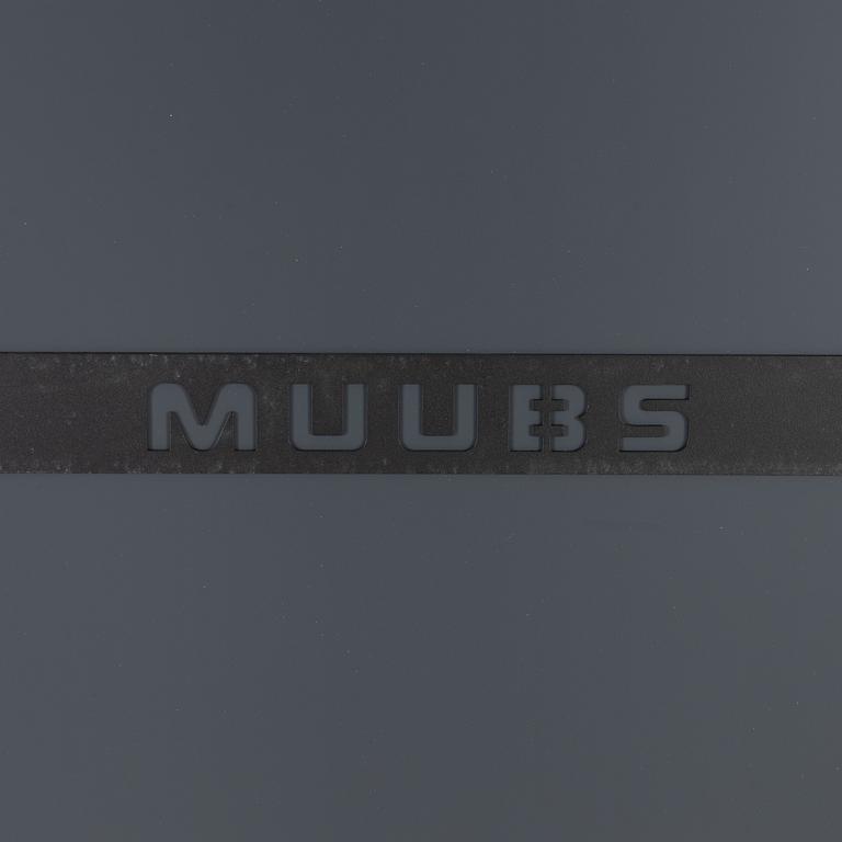A 'Washington' mirror with steel frame from Muubs.