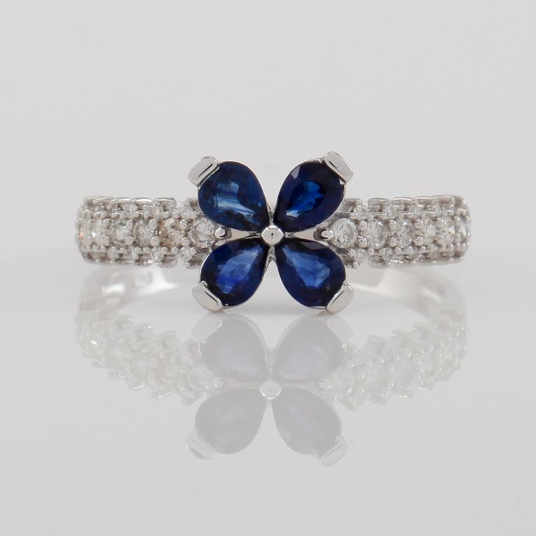 RING, 18K vitguld, diamanter tot ca 0.19 ct. och safirer tot 0.66 ct.