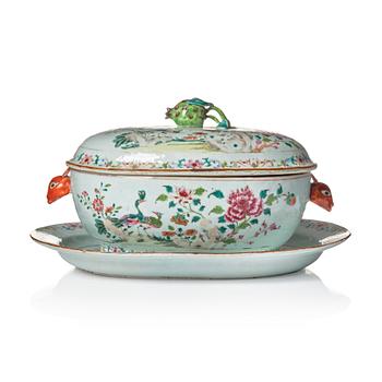 1055. A famille rose 'double peacock' tureen with cover and stand. Qing dynasty, Qianlong (1736-95).